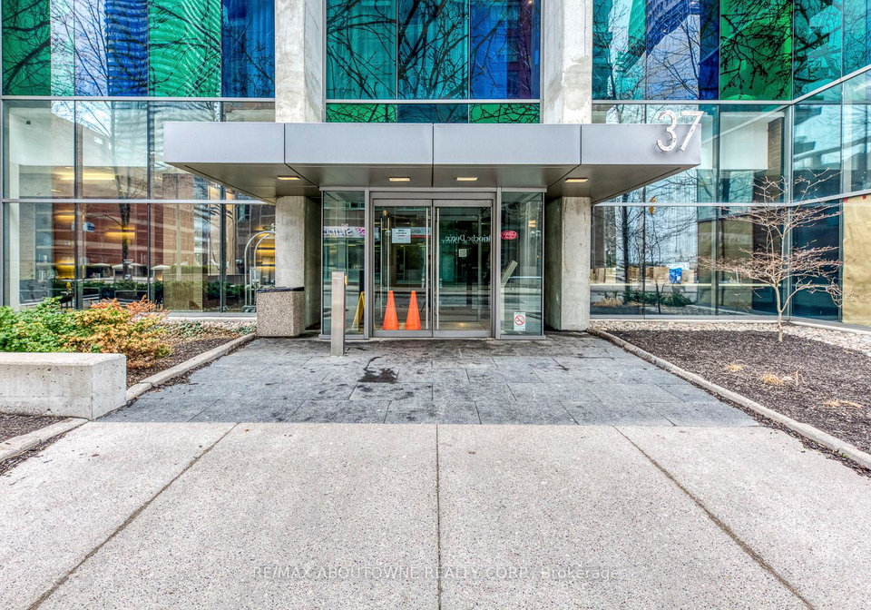 37-grosvenor-street-toronto-ontario-c12314071