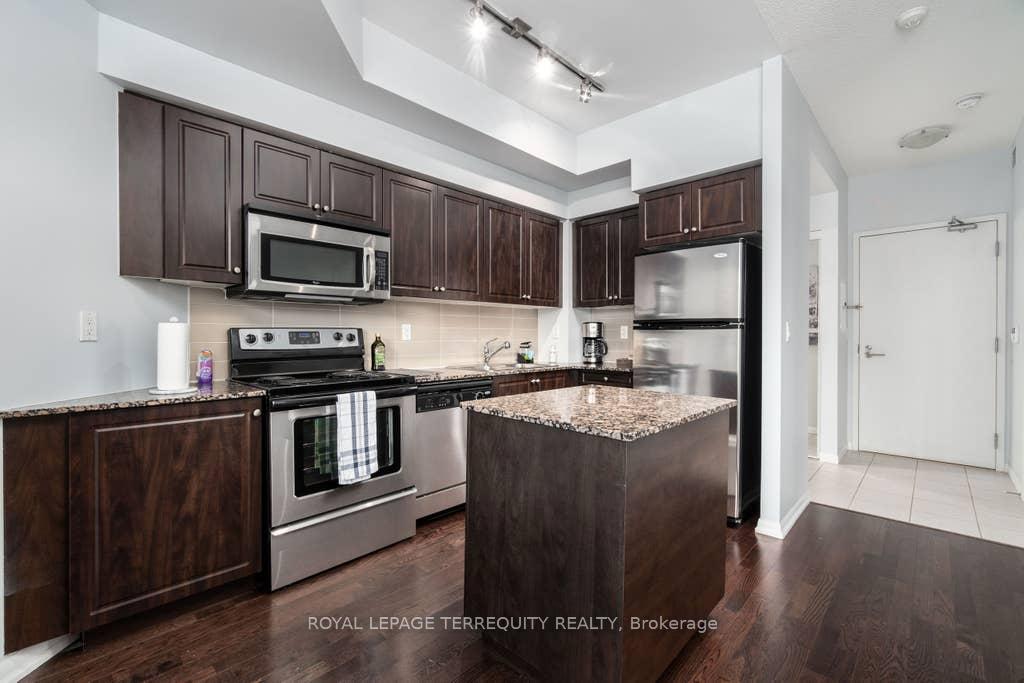 215-fort-york-boulevard-toronto-ontario-c12314553