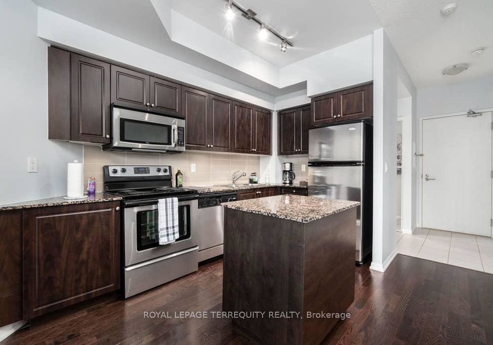 215-fort-york-boulevard-toronto-ontario-c12314553