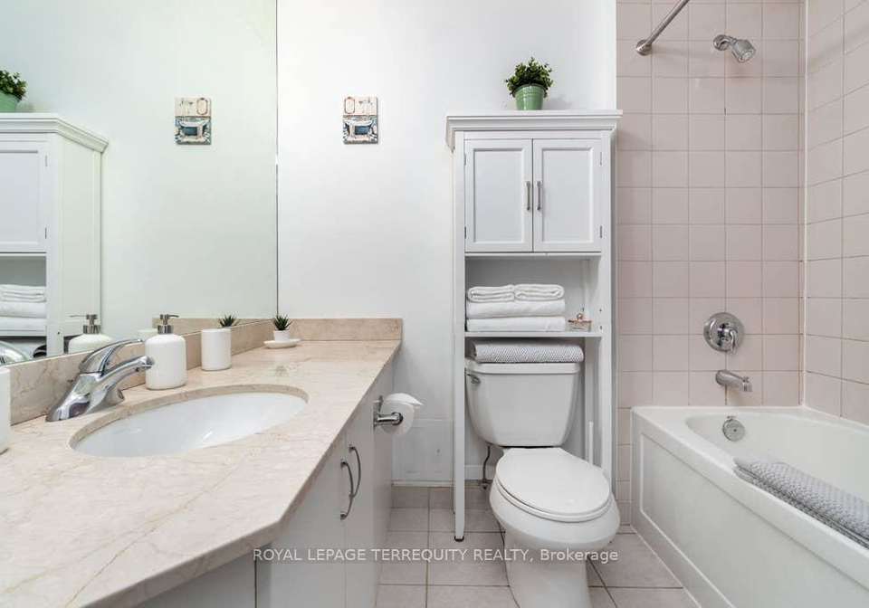 215-fort-york-boulevard-toronto-ontario-c12314553