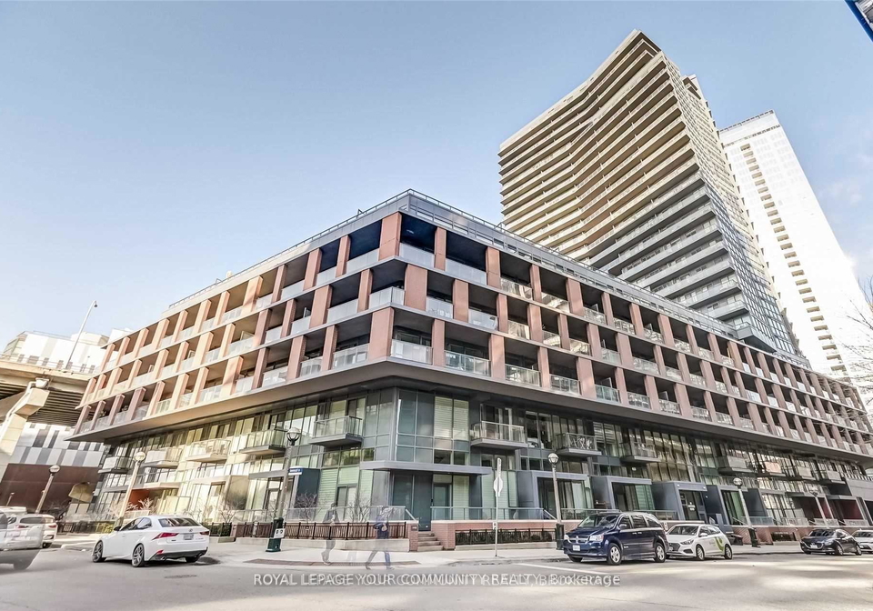 20-bruyeres-mews-toronto-ontario-c12314937