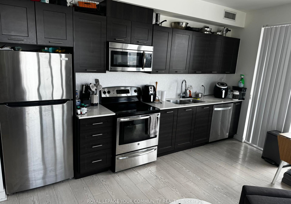 20-bruyeres-mews-toronto-ontario-c12314937