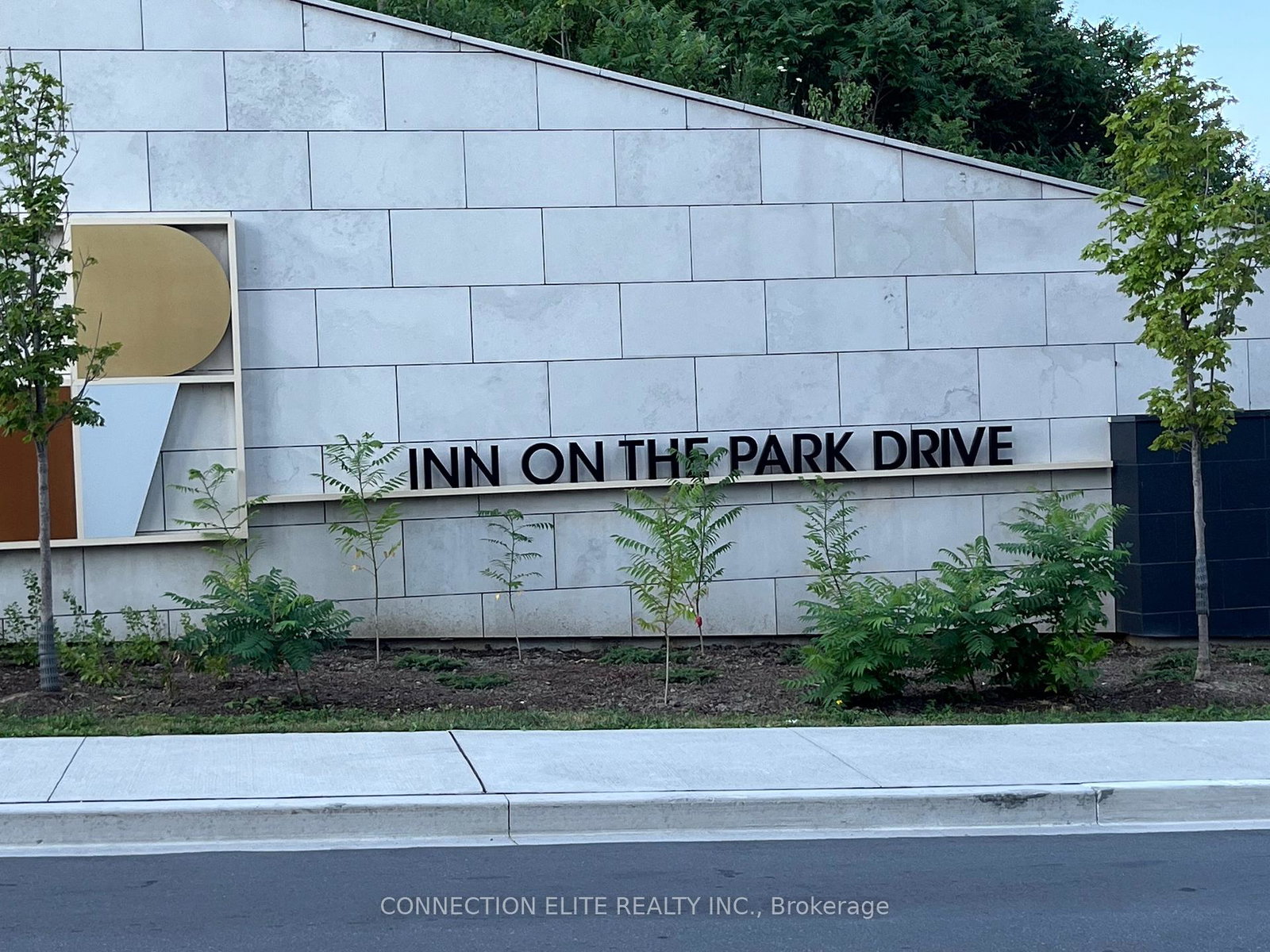 30-inn-on-the-park-drive-w-w-north-york-ontario-c12315220