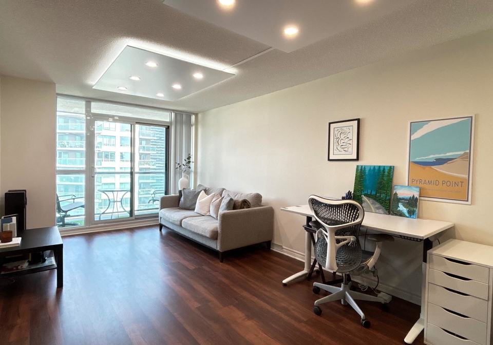 19-grand-trunk-crescent-toronto-ontario-c12315630