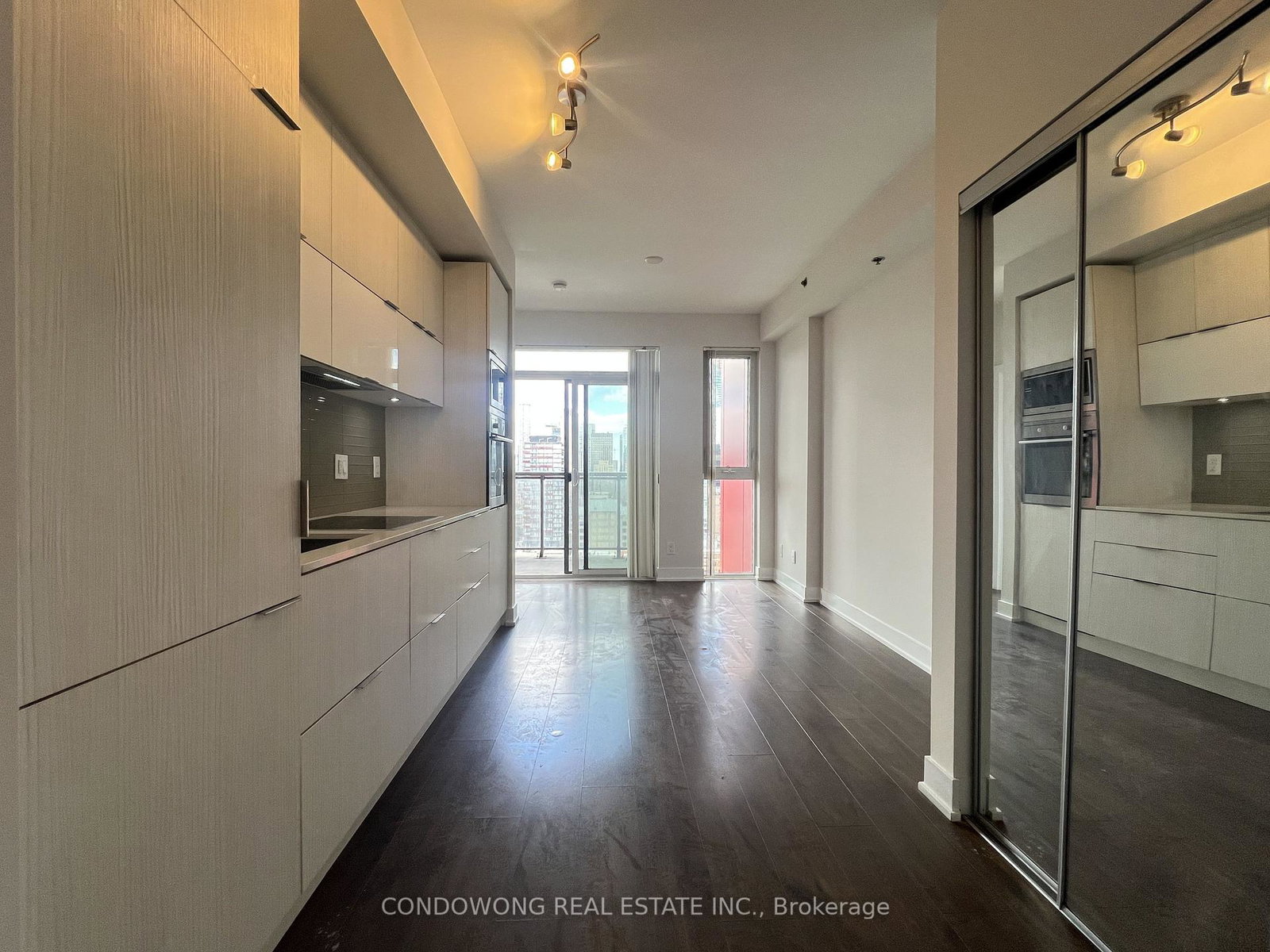 318-richmond-street-w-w-toronto-ontario-c12315657