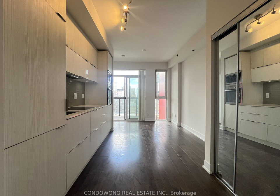 318-richmond-street-w-w-toronto-ontario-c12315657