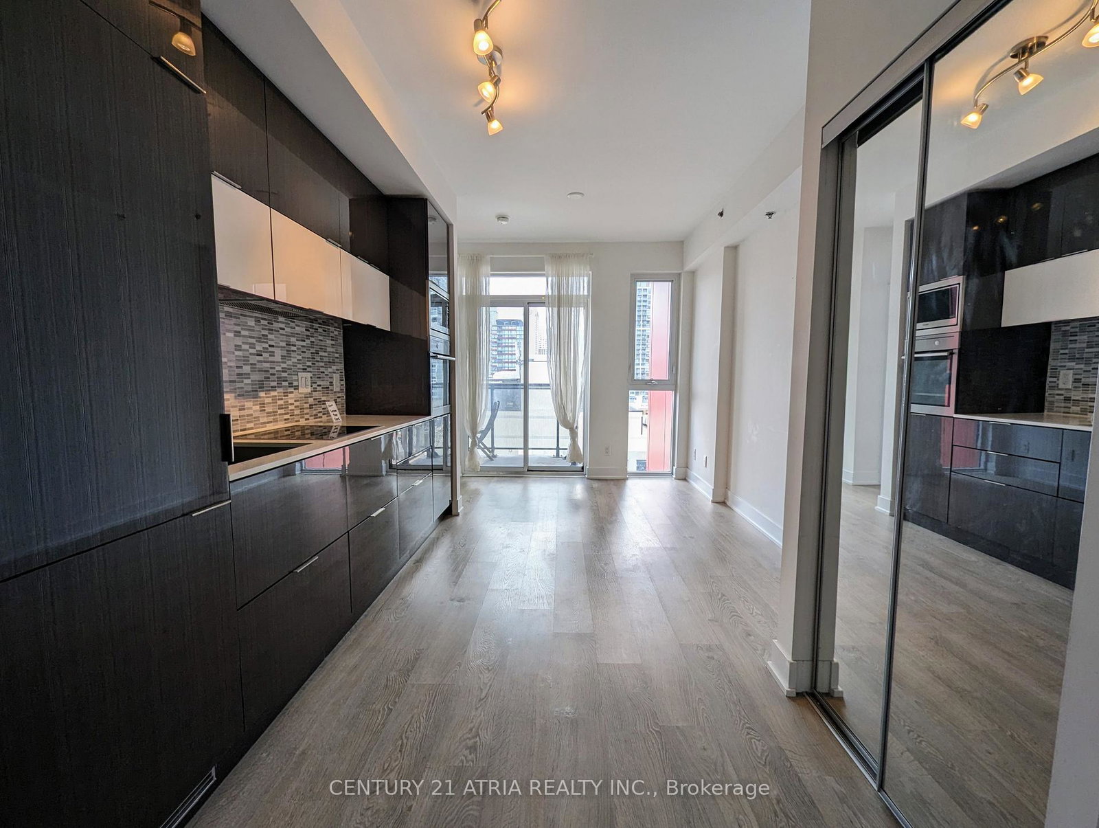 318-richmond-street-w-w-toronto-ontario-c12316073