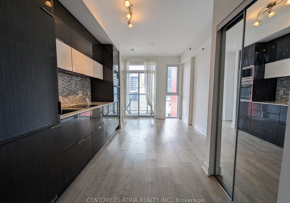 318-richmond-street-w-w-toronto-ontario-c12316073