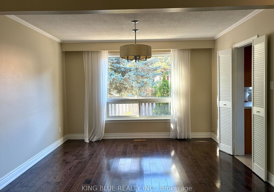 9-denlow-boulevard-north-york-ontario-c12316347
