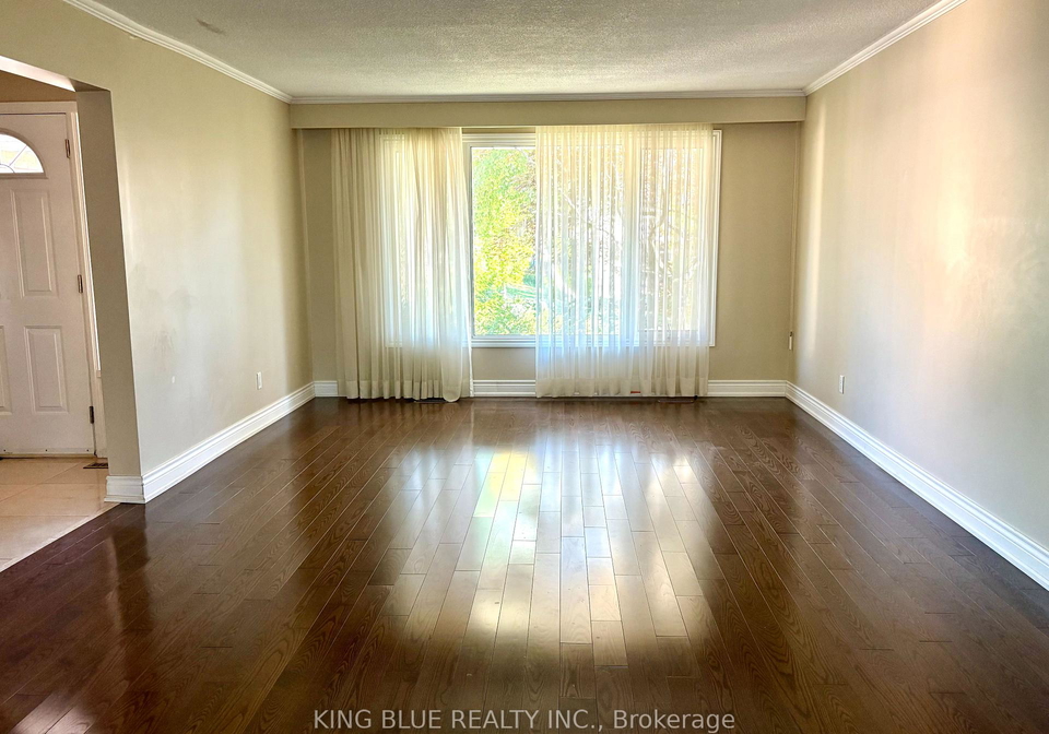 9-denlow-boulevard-north-york-ontario-c12316347
