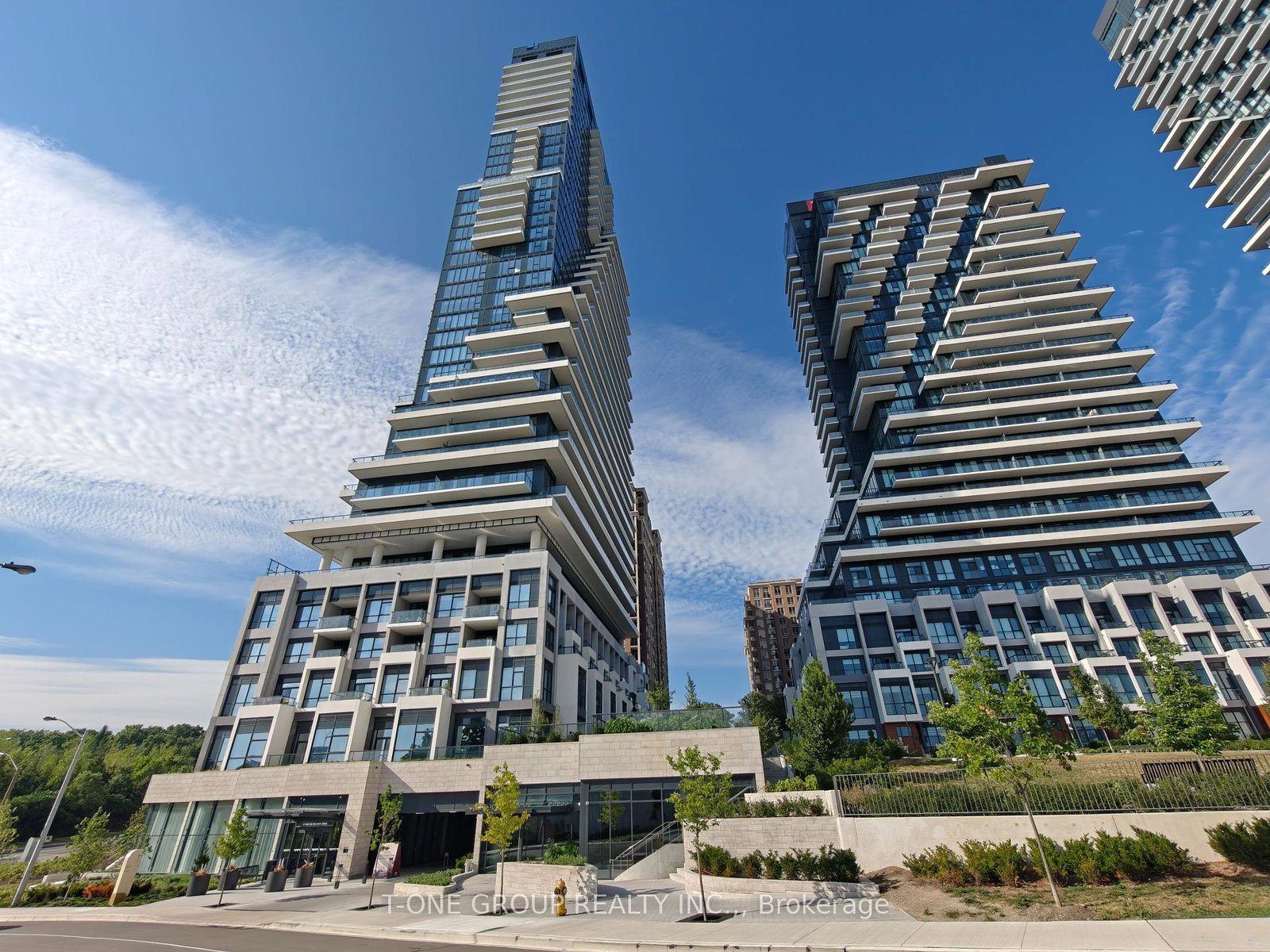 10-inn-on-the-park-drive-north-york-ontario-c12316402