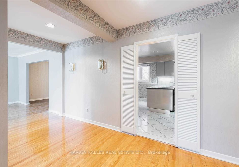 550-glencairn-avenue-toronto-ontario-c12316890