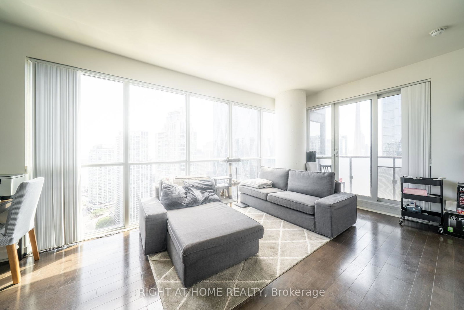1-the-esplanade-na-toronto-ontario-c12317260
