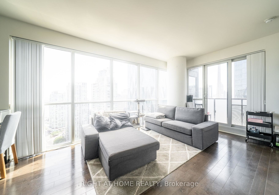 1-the-esplanade-na-toronto-ontario-c12317260