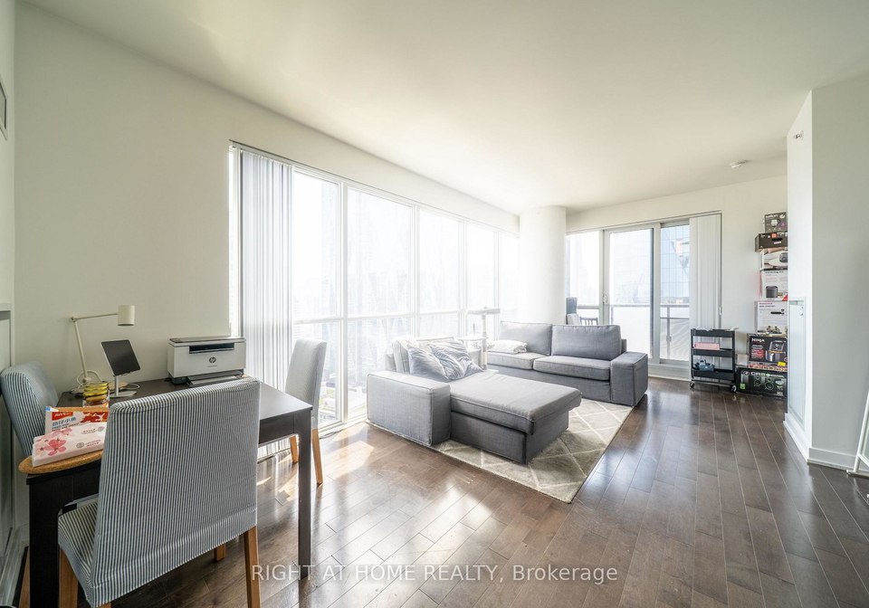 1-the-esplanade-na-toronto-ontario-c12317260