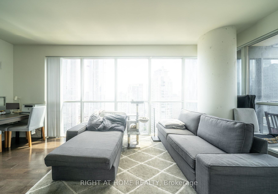 1-the-esplanade-na-toronto-ontario-c12317260