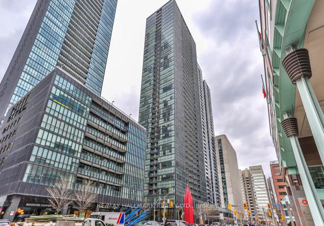 110-charles-street-e-e-toronto-ontario-c12317555