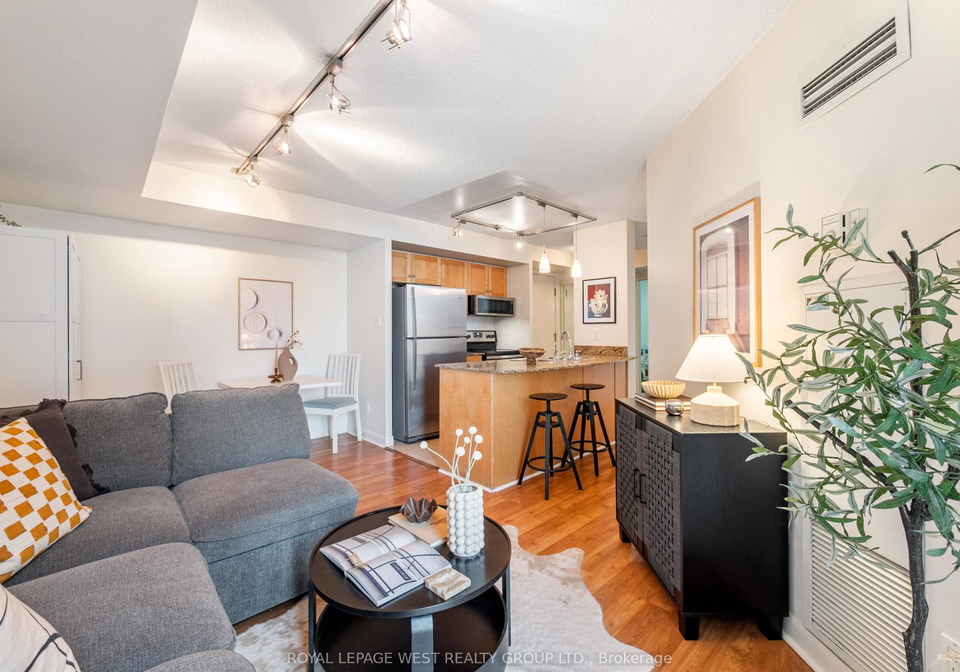 313-richmond-street-toronto-ontario-c12317612