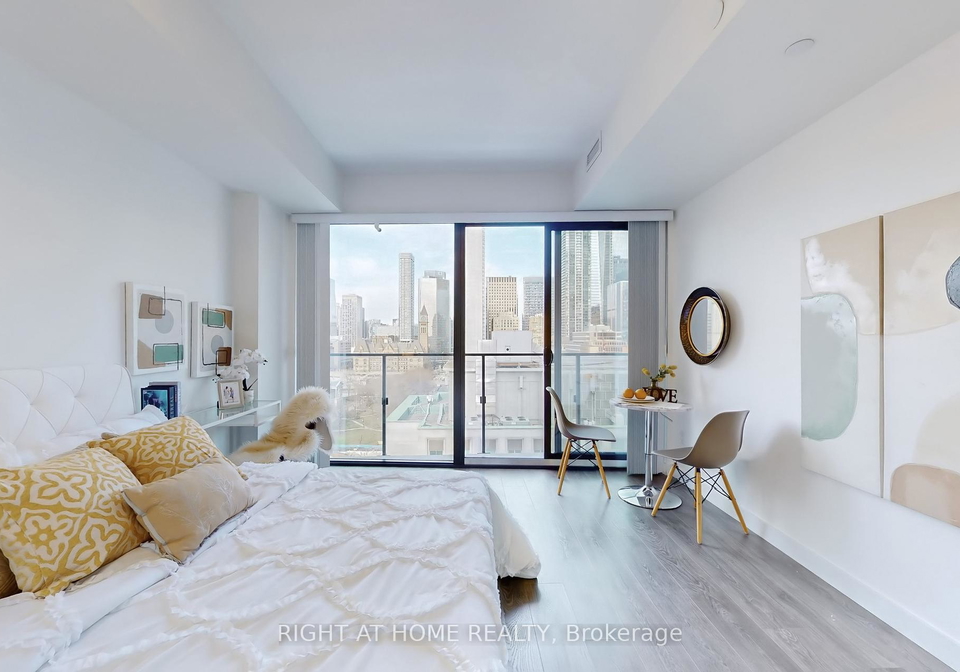 215-queen-street-w-w-toronto-ontario-c12317798