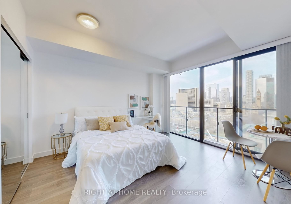 215-queen-street-w-w-toronto-ontario-c12317798