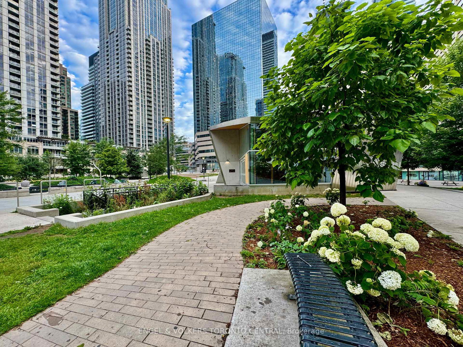 801-bay-street-toronto-ontario-c12318004