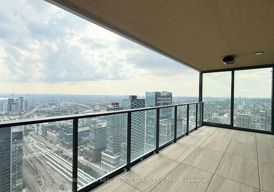 1-concord-cityplace-way-toronto-ontario-c12318215
