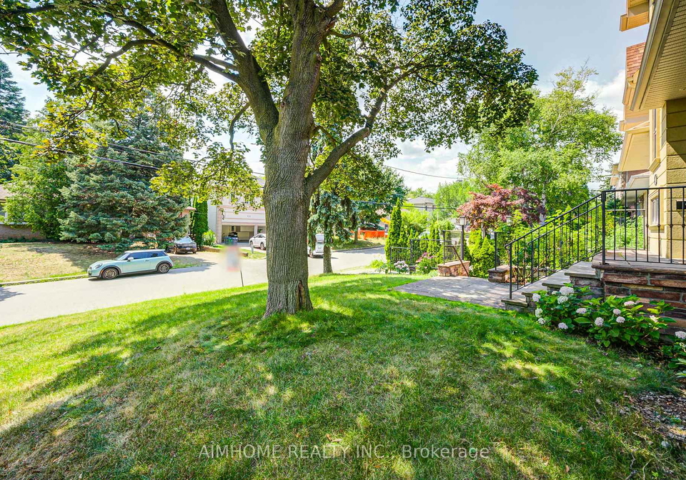 16-winlock-parkway-north-york-ontario-c12318804