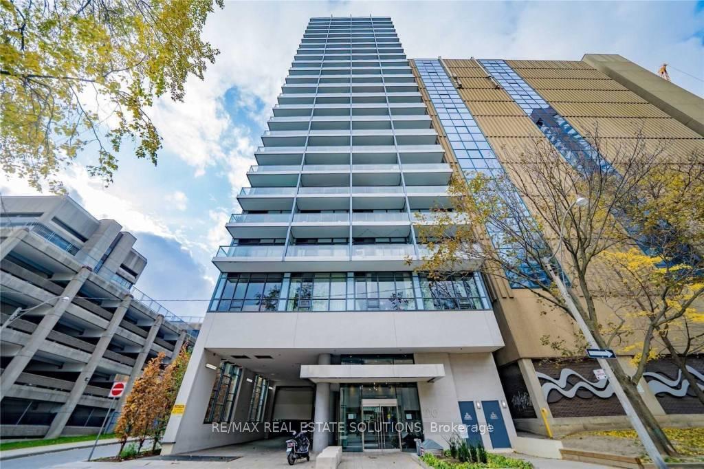 210-simcoe-street-toronto-ontario-c12319845