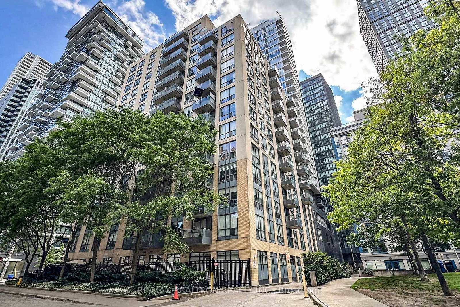 76-shuter-street-toronto-ontario-c12320227
