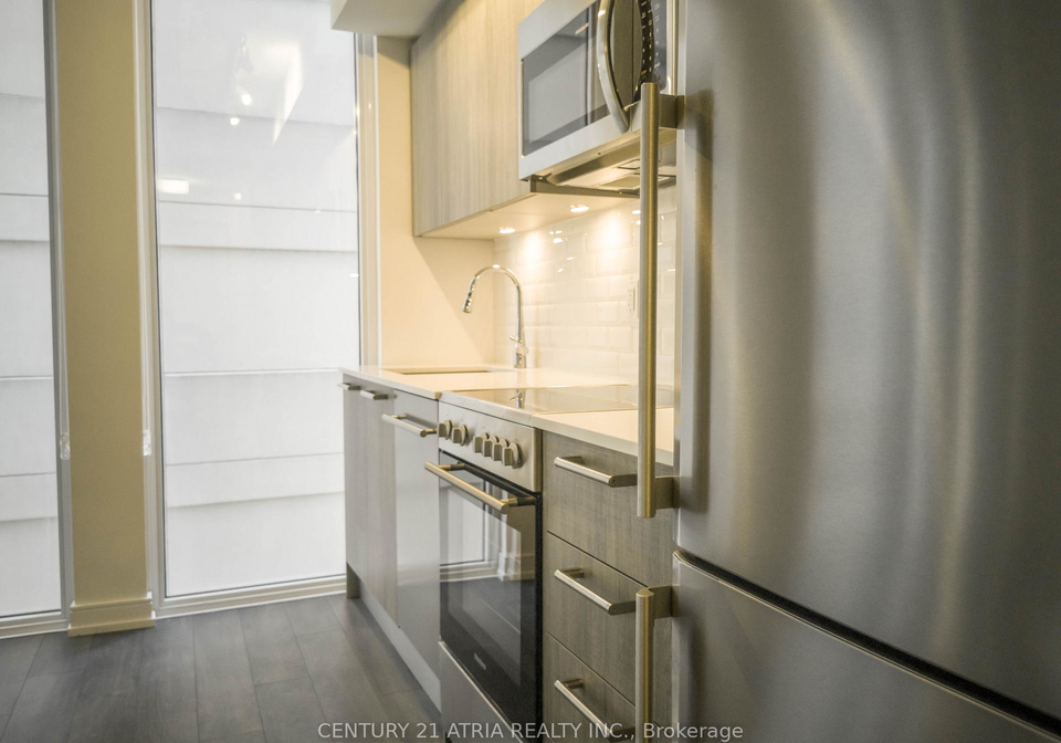 28-wellesley-street-e-e-toronto-ontario-c12320458