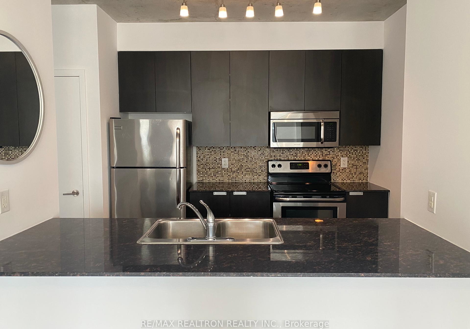 400-wellington-street-w-w-toronto-ontario-c12320649