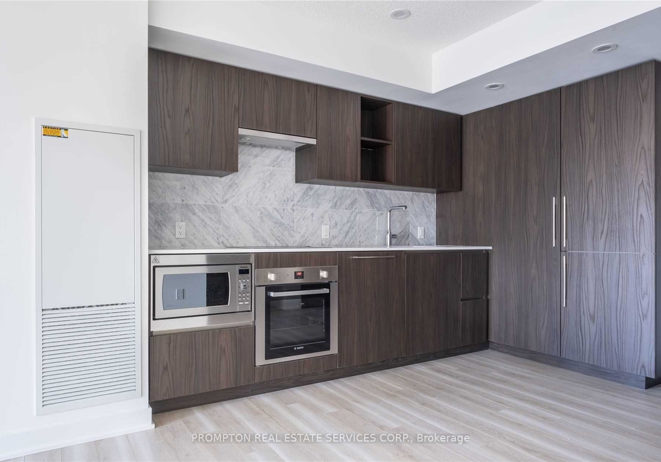 17-bathurst-street-toronto-ontario-c12320950