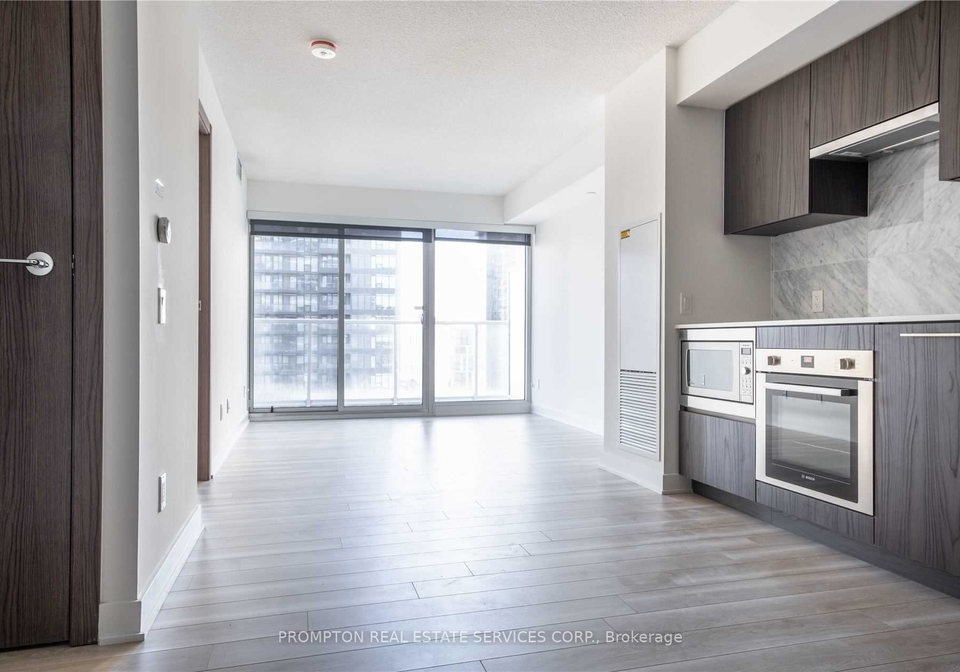 17-bathurst-street-toronto-ontario-c12320950