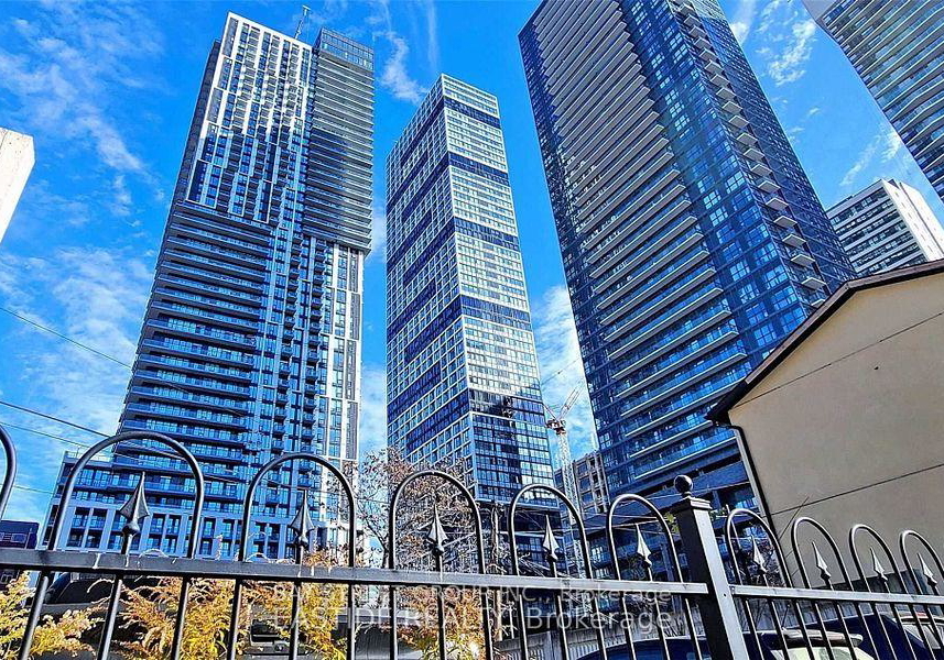 181-dundas-street-e-e-toronto-ontario-c12321466