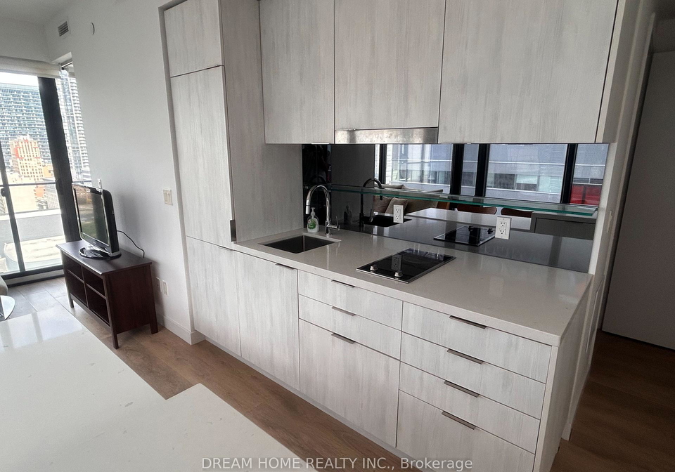 215-queen-street-w-w-toronto-ontario-c12321631