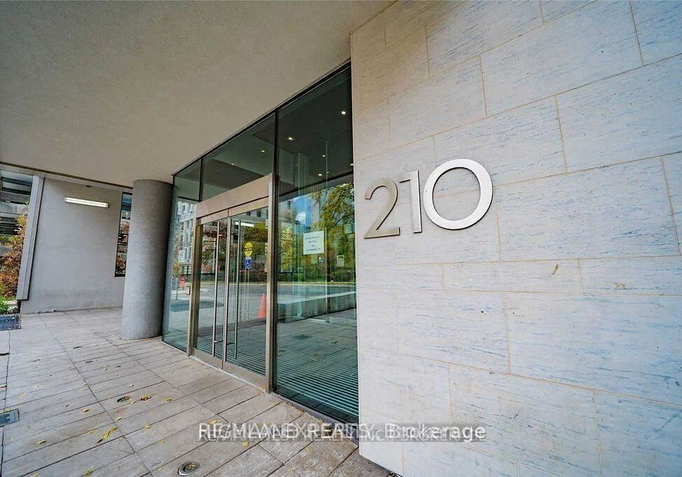 210-simcoe-street-toronto-ontario-c12322181