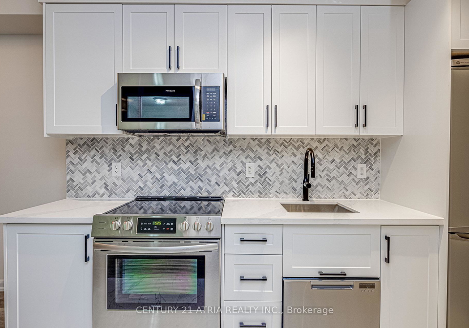 111-elizabeth-street-toronto-ontario-c12322415