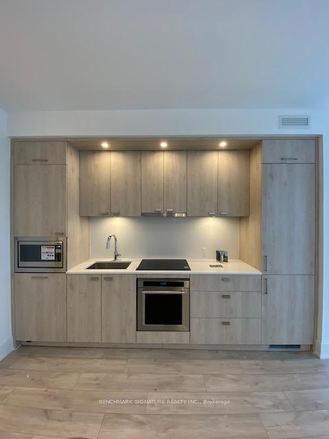 10-inn-on-the-park-drive-north-york-ontario-c12322983