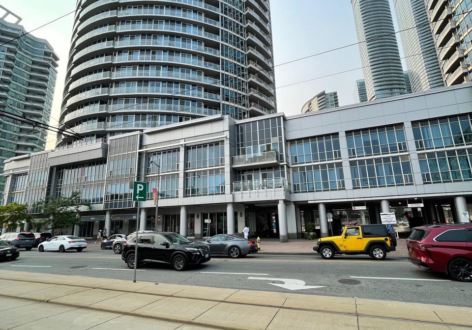 218-queens-quay-na-w-w-toronto-ontario-c12323018