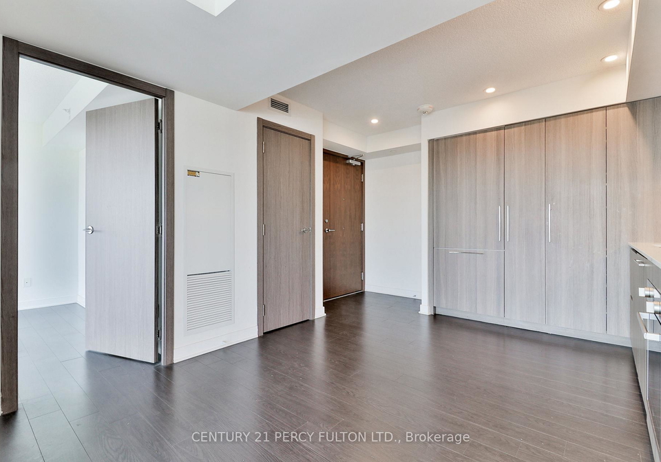 19-bathurst-street-toronto-ontario-c12323197