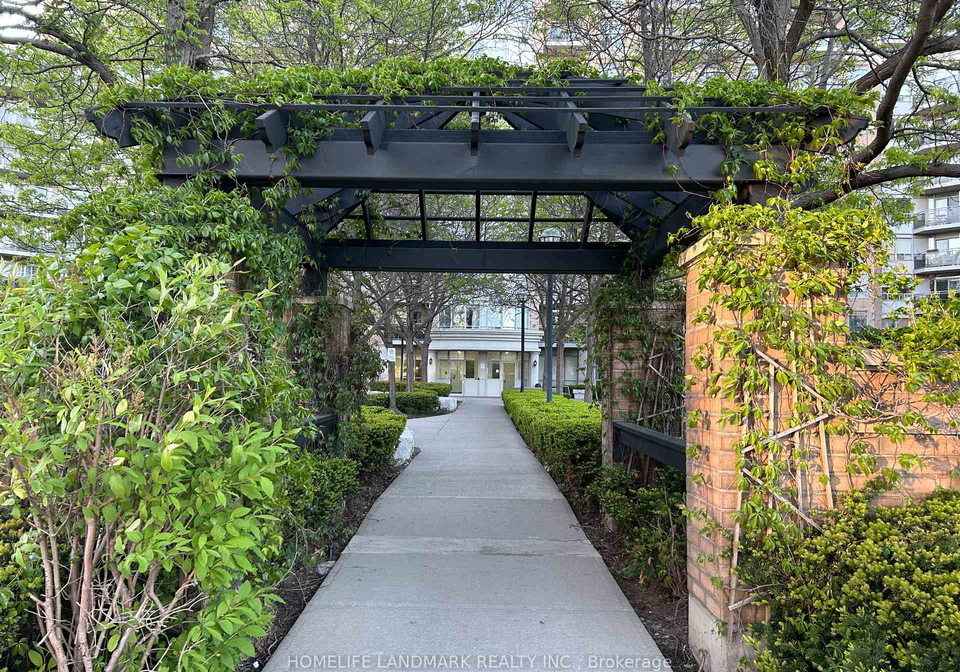 650-lawrence-avenue-w-w-toronto-ontario-c12323283