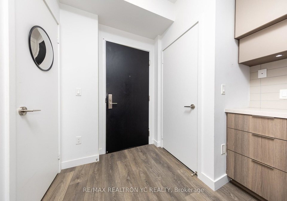 8-eglinton-avenue-e-e-toronto-ontario-c12323843