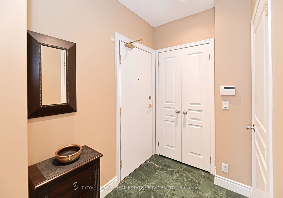 1-deer-park-crescent-toronto-ontario-c12324038