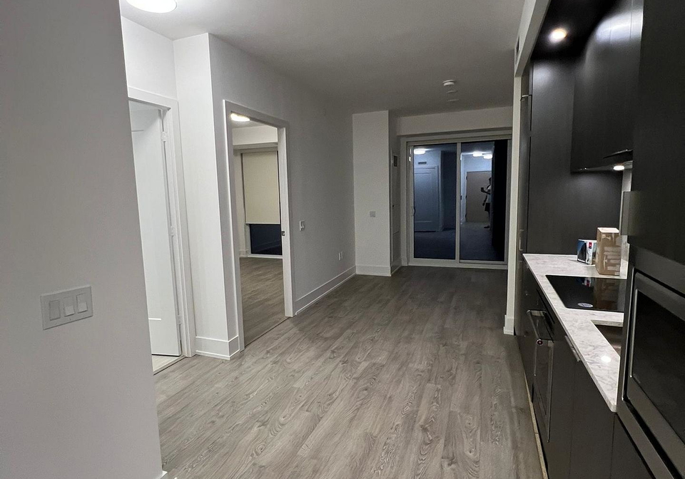10-inn-on-the-park-drive-north-york-ontario-c12324361