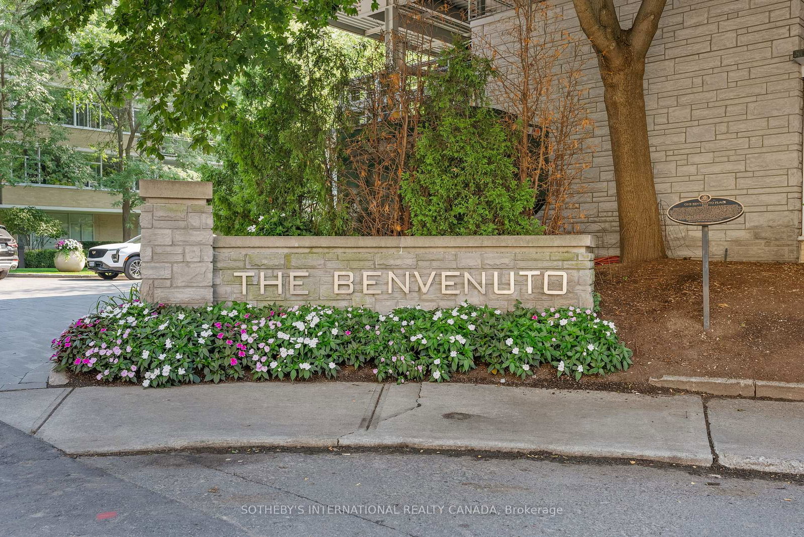 1-benvenuto-place-toronto-ontario-c12324657