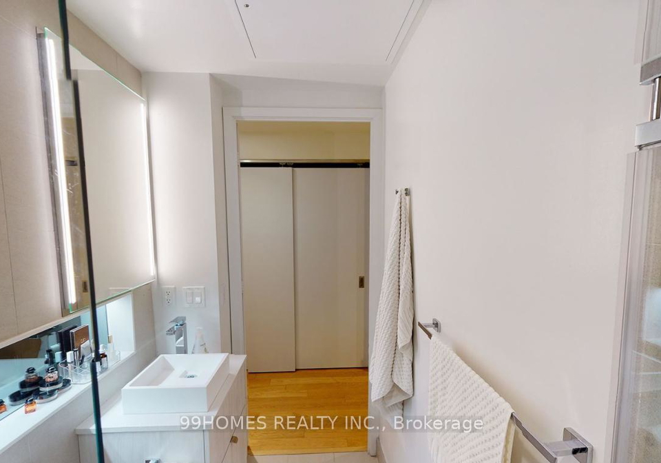 215-queen-street-w-w-toronto-ontario-c12324967