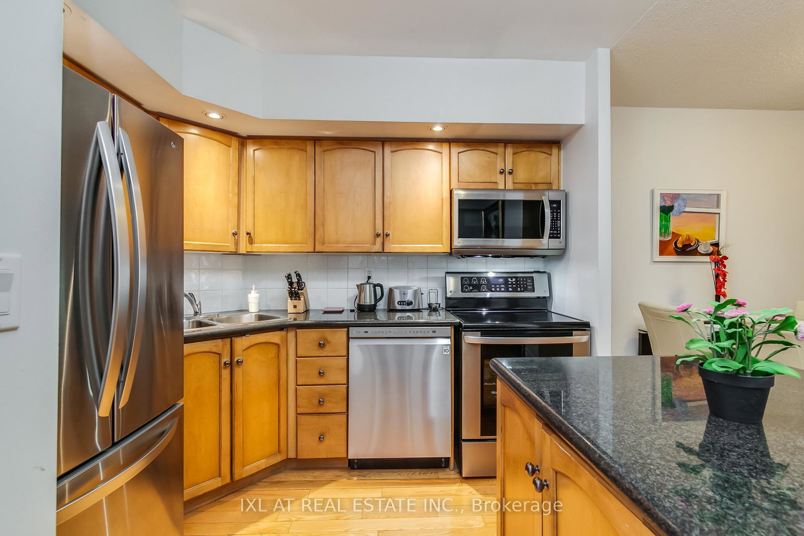 270-wellington-street-w-w-toronto-ontario-c12325084