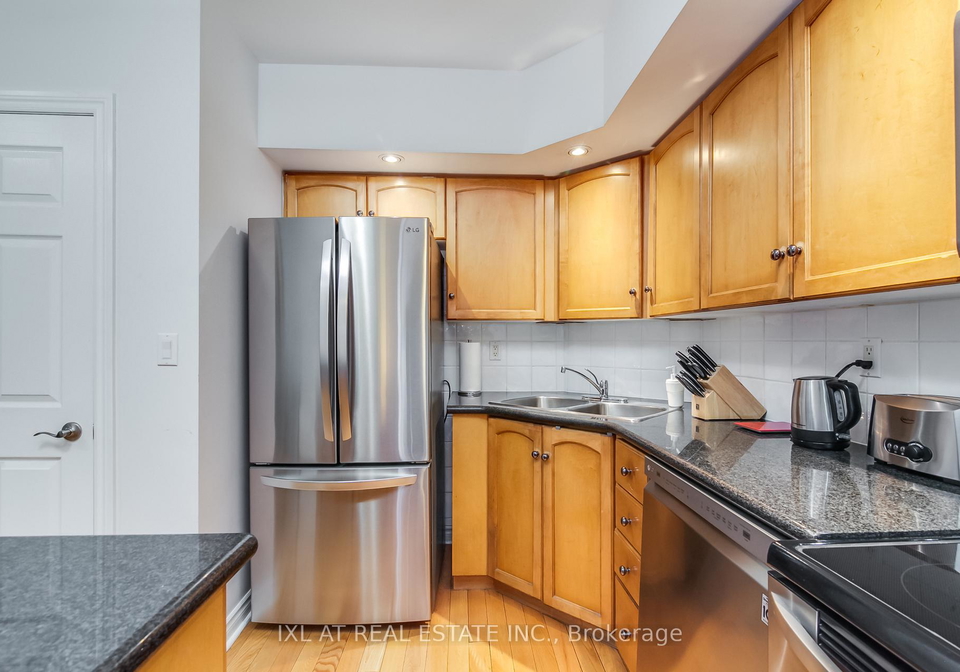 270-wellington-street-w-w-toronto-ontario-c12325084