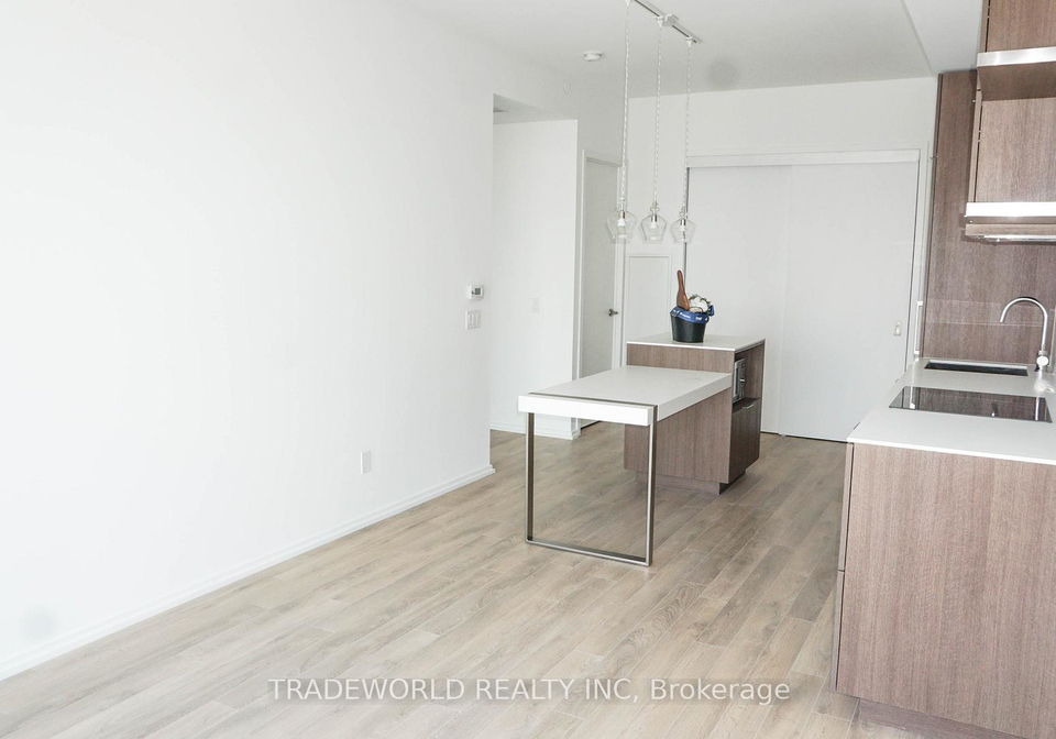 197-yonge-street-toronto-ontario-c12325390