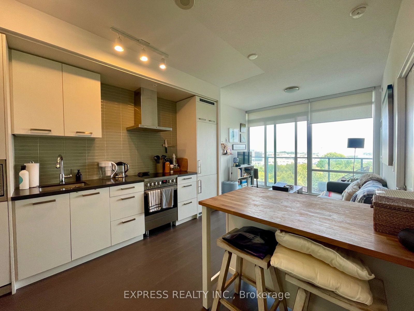 120-bayview-avenue-toronto-ontario-c12325614